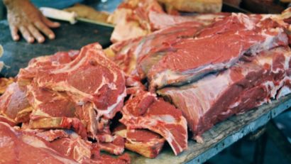 Carne expirată în Piața Astra din Brașov