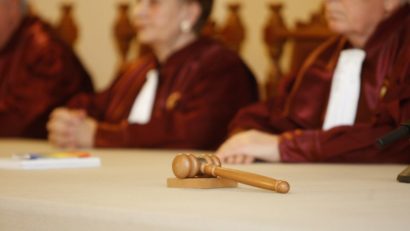 Sesizarea Avocatului Poporului privind taxarea bacşişului, respinsă de CCR