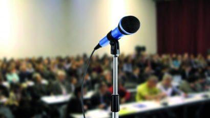 Aproape o sută de elevi şi cadre didactice din ţară s-au înscris la cea de-a şasea ediţie a masterclass-ului de debate
