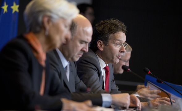 Eurogrupul s-a reunit din nou, azi la prânz, după ce lucrările au fost suspendate azi noapte, în urma unui blocaj al negocierilor Eurogrupul s-a reunit din nou, azi la prânz, după ce lucrările au fost suspendate azi noapte, în urma unui blocaj al negocierilor