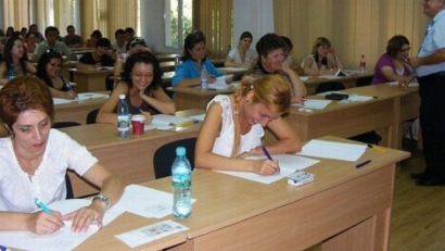 Mai mult de jumătate dintre candidaţii la examenul de titularizare în învăţământul preuniversitar au luat sub şapte la proba scrisă