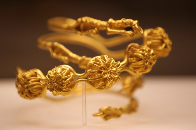 Expoziţia itinerantă „Aurul şi argintul antic al României”, realizată de Muzeul Naţional de Istorie din Bucureşti, va ajunge la sfârşitul acestei luni la Sfântu Gheorghe Expoziţia itinerantă „Aurul şi argintul antic al României”, realizată de Muzeul Naţional de Istorie din Bucureşti, va ajunge la sfârşitul acestei luni la Sfântu Gheorghe