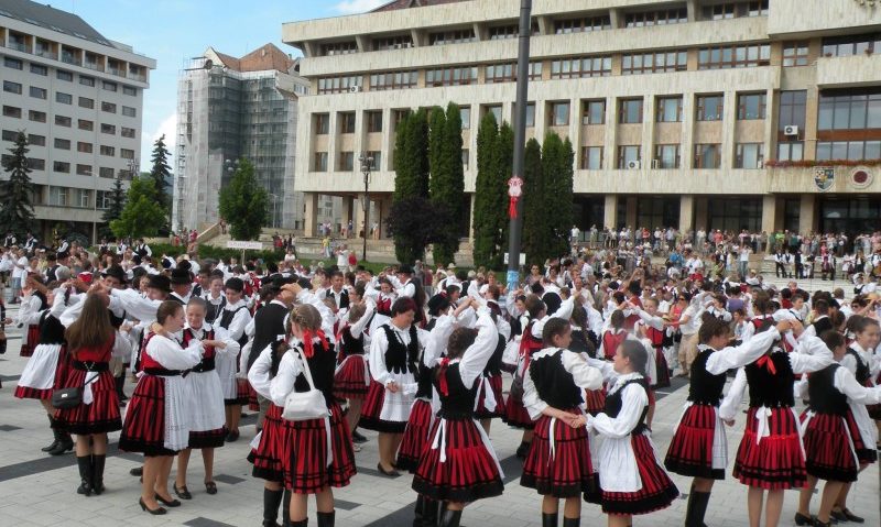 Festivalul „O mie de fete secuience”, la Miercurea Ciuc Festivalul „O mie de fete secuience”, la Miercurea Ciuc