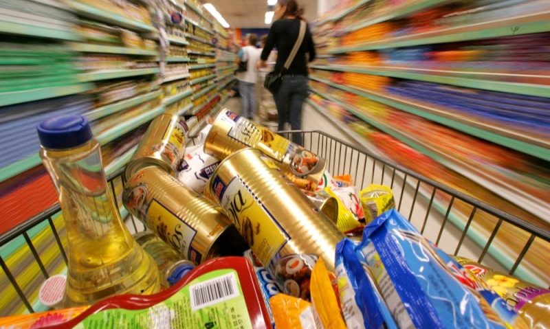 Scăderea TVA la alimente, de la începutul lunii trecute, s-a resimţit imediat şi a avut efecte asupra vânzărilor Scăderea TVA la alimente, de la începutul lunii trecute, s-a resimţit imediat şi a avut efecte asupra vânzărilor