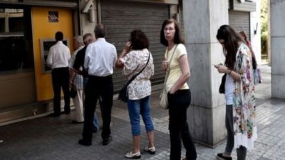În Grecia, guvernul a decis că băncile vor rămâne închise până luni