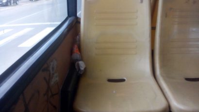 Blog Vorbe din pălărie: Gunoiul şi nesimţirea, omniprezente în mijloacele de transport în comun