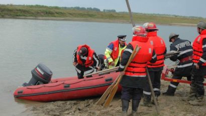 Un adolescent de 17 ani s-a înecat, aseară, în râul Târnava Mare, în zona oraşului Cristuru Secuiesc