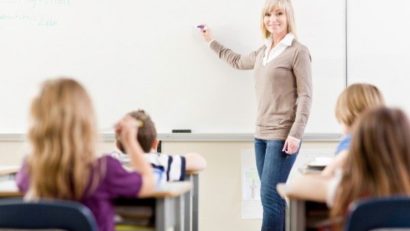 Doar o treime din dascălii mureşeni înscrişi la examenul de titularizare au luat note peste 7