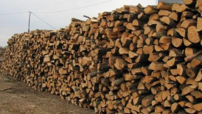 La Brașov se pot depune cererile de ajutor pentru cei care se încălzesc cu lemne