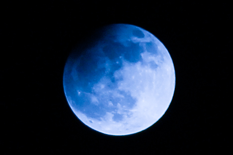 Mâine, Luna va fi ‘albastră’ Mâine, Luna va fi ‘albastră’