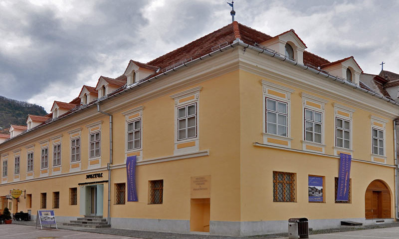 Muzeul Civilizaţiei Urbane Braşov care risca să fie evacuat din clădirea aflată în Piaţa Sfatului, rămâne deocamdată în spaţiul alocat Muzeul Civilizaţiei Urbane Braşov care risca să fie evacuat din clădirea aflată în Piaţa Sfatului, rămâne deocamdată în spaţiul alocat