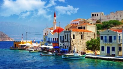 Turiştii români din Grecia nu vor fi afectaţi de măsurile de limitare a retragerilor de numerar