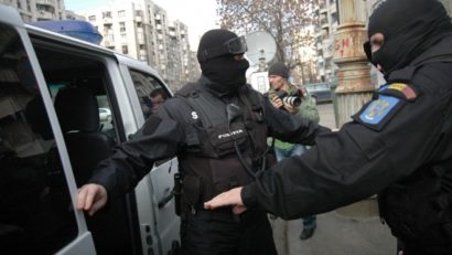 Patru persoane căutate de poliţişti, depistate în judeţul Mureş