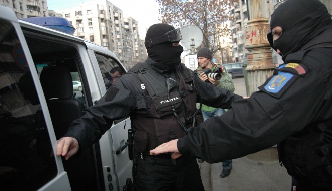 Patru persoane căutate de poliţişti, depistate în judeţul Mureş Patru persoane căutate de poliţişti, depistate în judeţul Mureş