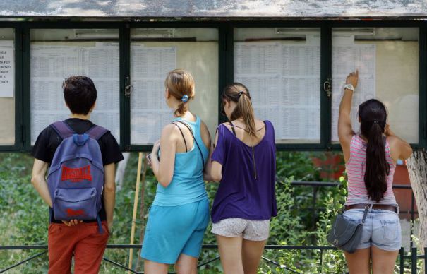Absolvenţii de clasa a XII-a află, marţi, primele rezultate la examenul de bacalaureat Absolvenţii de clasa a XII-a află, marţi, primele rezultate la examenul de bacalaureat