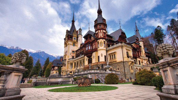 Staţiunile de pe Valea Prahovei, ‘magnet’ pentru turiştii români şi străini Staţiunile de pe Valea Prahovei, ‘magnet’ pentru turiştii români şi străini