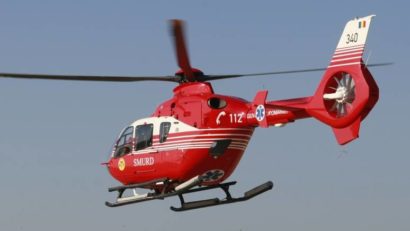 Turistul căzut ieri în prăpastie în munții Făgăraș a fost adus la Tîrgu-Mureș cu elicopterul SMURD și este în stare stabilă