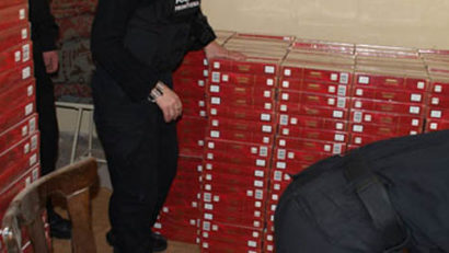 Peste 200 de kilograme de tutun fără timbru au fost descoperite de polițiștii mureșeni