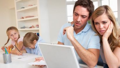 Aproape 90% din venitul unei familii din România este cheltuit pe mâncare, facturi şi taxe