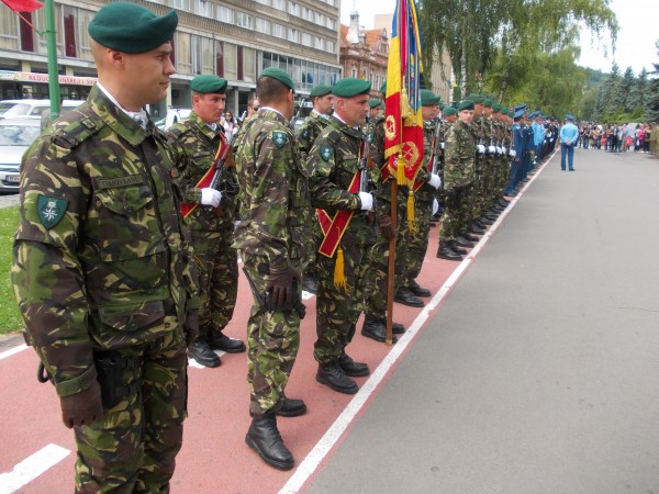 Cu ocazia Zilei Imnului Naţional la Braşov s-a desfăşurat o manifestare în Piaţa Tricolorului Cu ocazia Zilei Imnului Naţional la Braşov s-a desfăşurat o manifestare în Piaţa Tricolorului
