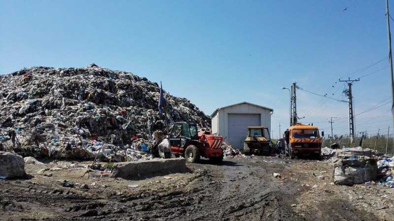 Depozitul ilegal de deșeuri de la Tg.Mureș, un dezastru ecologic Depozitul ilegal de deșeuri de la Tg.Mureș, un dezastru ecologic