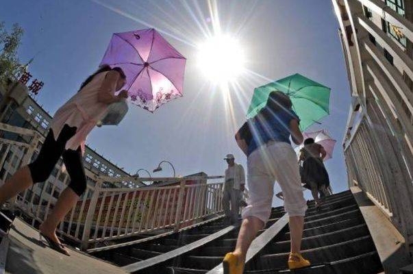 Vremea continuă să fie călduroasă în următoarele 2 săptămâni; averse mai însemnate cantitativ, între 15 şi 18 august Vremea continuă să fie călduroasă în următoarele 2 săptămâni; averse mai însemnate cantitativ, între 15 şi 18 august