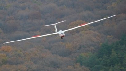 Căutările pilotului planorului dispărut săptămâna trecută vor continua și astăzi