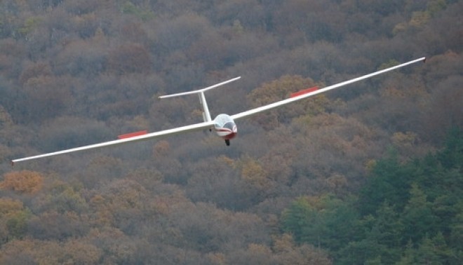 Căutările pilotului planorului dispărut săptămâna trecută vor continua și astăzi Căutările pilotului planorului dispărut săptămâna trecută vor continua și astăzi