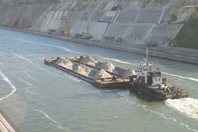 Traficul naval pe Dunăre afectat de scăderea nivelului fluviului Traficul naval pe Dunăre afectat de scăderea nivelului fluviului