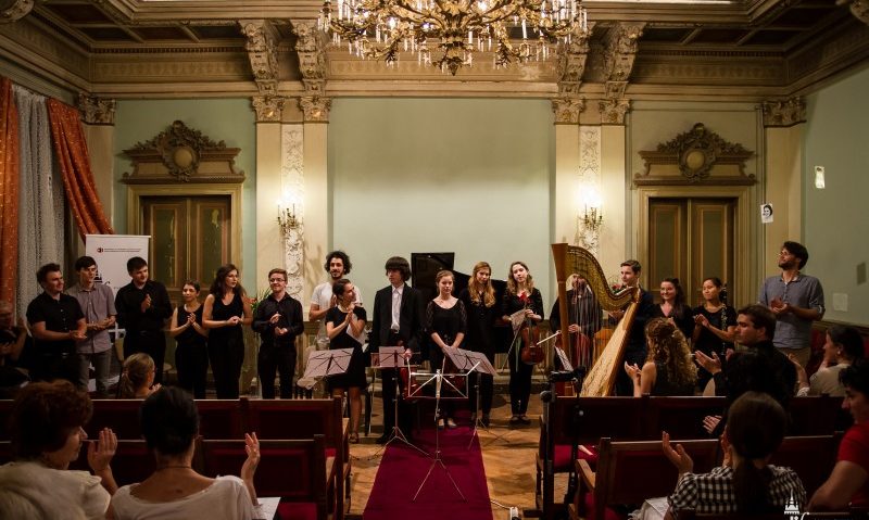 Cinci tineri compozitori pe scena Academiei Sighişoara Cinci tineri compozitori pe scena Academiei Sighişoara