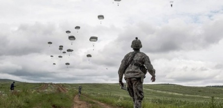 Ministrul Apărării Naţionale, Mircea Duşa, va asista astăzi, la exercițiul militar Swift Response 15 Ministrul Apărării Naţionale, Mircea Duşa, va asista astăzi, la exercițiul militar Swift Response 15