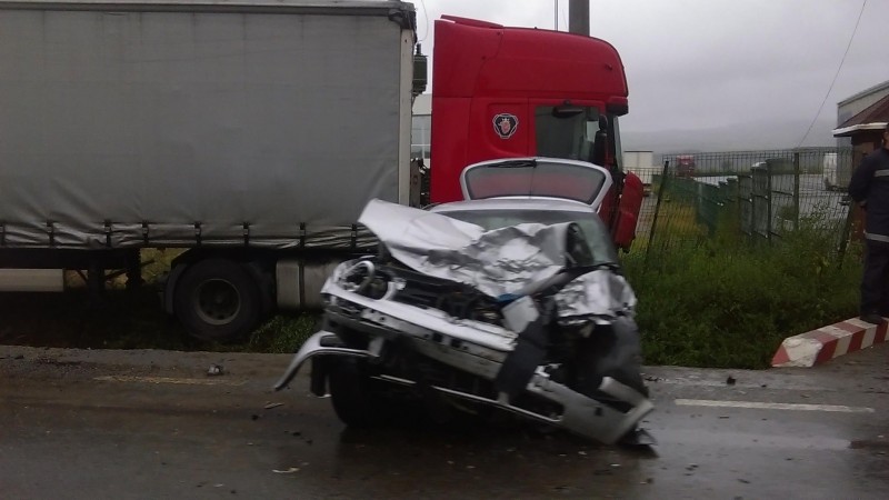 Accident cu 3 victime încarcerate în această dimineață în Mureș Accident cu 3 victime încarcerate în această dimineață în Mureș