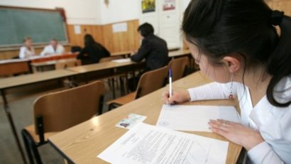 Sesiunea august-septembrie 2015 a Bacalaureatului continuă azi cu proba obligatorie a profilului
