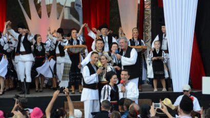 Vedetele muzicii populare, la festivalul ‘Cântecele Munţilor’ din Sibiu