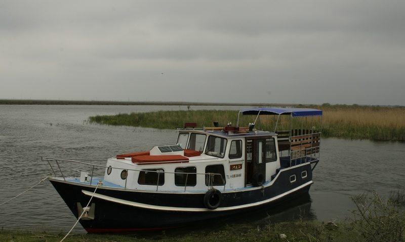 Navigaţia pe anumite sectoare ale Dunării se desfăşoară cu dificultate Navigaţia pe anumite sectoare ale Dunării se desfăşoară cu dificultate