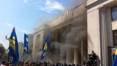 Explozie în fața Parlamentului de la Kiev