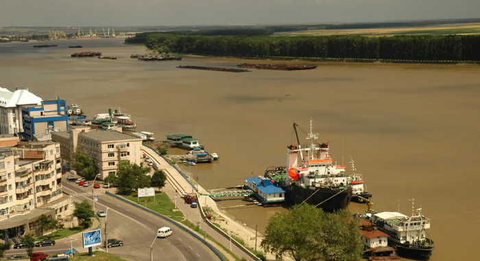 Mai multe nave de croazieră plecate din Germania şi Austria, cu destinaţia Tulcea-Delta Dunării, sunt blocate pe sectorul Corabia – Turnu Măgurele Mai multe nave de croazieră plecate din Germania şi Austria, cu destinaţia Tulcea-Delta Dunării, sunt blocate pe sectorul Corabia – Turnu Măgurele