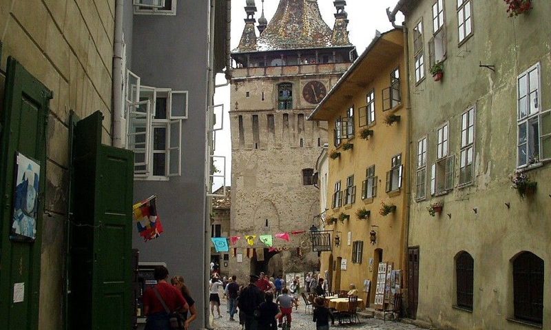 Cetatea Sighișoara – locul în care Mark Tudose meștereşte, din inimă, lingurile cu povești Cetatea Sighișoara – locul în care Mark Tudose meștereşte, din inimă, lingurile cu povești
