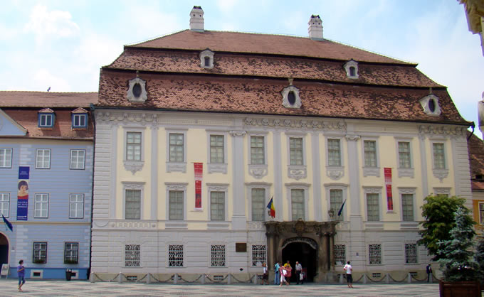 Expoziţie la Muzeul Brukenthal cu afişe din cea mai mare colecţie privată din Polonia Expoziţie la Muzeul Brukenthal cu afişe din cea mai mare colecţie privată din Polonia