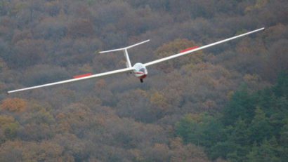 Căutările pilotului de planor prăbușit joi au fost extinse