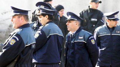 Liberalii vor modificarea şi completarea legii privind statutul poliţistului