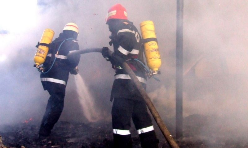 Turişti evacuaţi în urma unui incendiu la un hotel din staţiunea Mamaia Turişti evacuaţi în urma unui incendiu la un hotel din staţiunea Mamaia