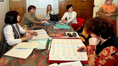 Profesorii amenință cu boicotarea anului școlar dacă nu primesc măriri salariale