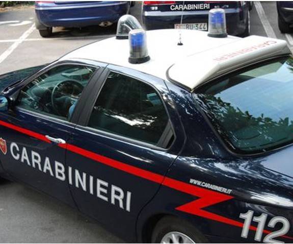 Românca arestată în Italia pentru legături cu organizaţia teroristă Statul Islamic a fost extrădată în România Românca arestată în Italia pentru legături cu organizaţia teroristă Statul Islamic a fost extrădată în România