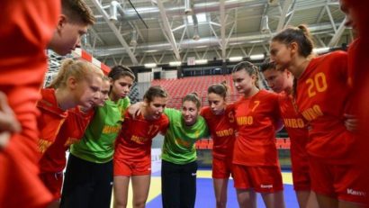 Cu braşoveanca Sorina Târcă în prim plan, România s-a calificat în semifinalele ,,europenelor” de handbal U 17!