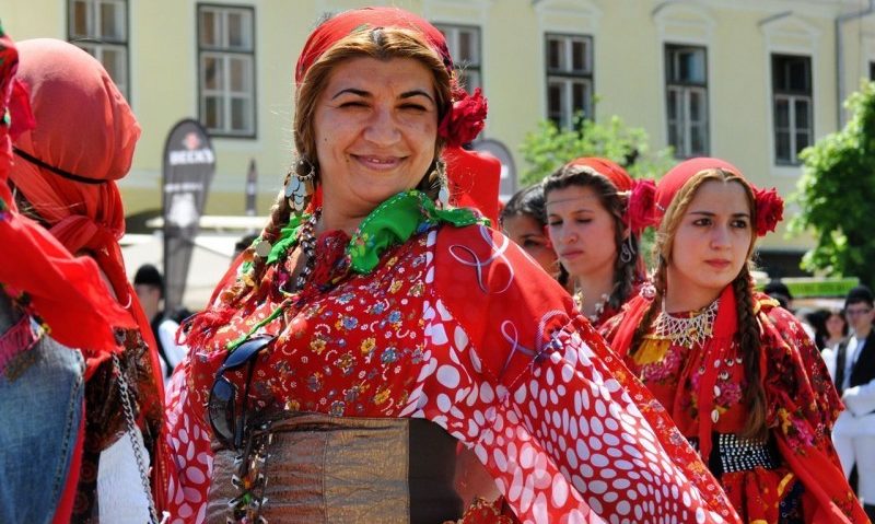 Proiect pentru intrarea în legalitate a romilor din Sibiu Proiect pentru intrarea în legalitate a romilor din Sibiu