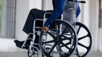Americanii au donat scaune rulante pentru braşovenii cu dizabilităţi