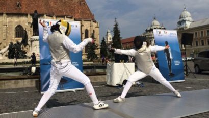 Flash mob pentru promovarea scrimei, la Tîrgu-Mureș