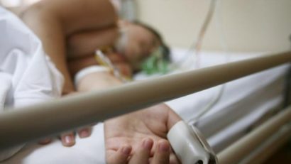 Nouă persoane intoxicate la un restaurant din Păltiniş, transportate de urgenţă la spital