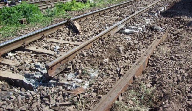 Furturile de componente din infrastructura feroviară s-au redus cu aproape 40% în prima jumătate a acestui an, faţă de perioada similară din 2014 Furturile de componente din infrastructura feroviară s-au redus cu aproape 40% în prima jumătate a acestui an, faţă de perioada similară din 2014